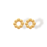 Aretes pequeños de coronas circulares vista frontal